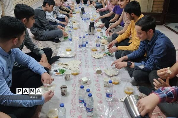 تجلیل از فعالان دانش‌آموز کمیته اسکان و تکریم زائران نیمه شعبان