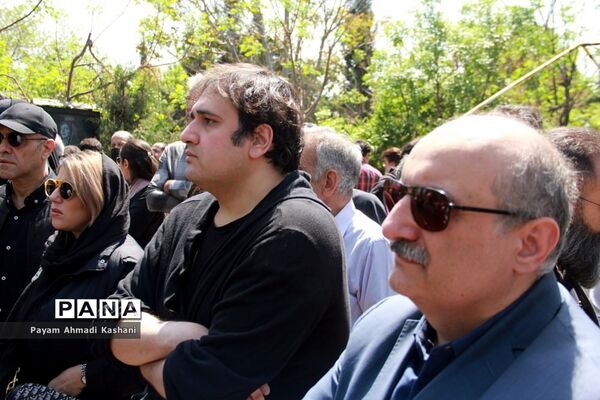 تشییع پیکر مرحوم کیومرث پور‌احمد