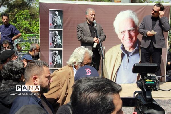 تشییع پیکر مرحوم کیومرث پور‌احمد