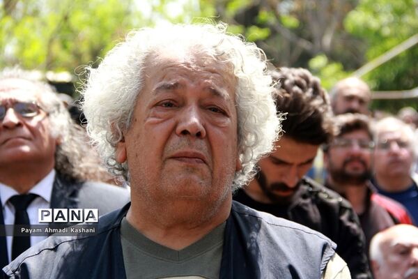 تشییع پیکر مرحوم کیومرث پور‌احمد