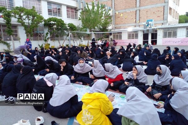 ضیافت افطاری همزمان با میلاد باسعادت امام حسن مجتبی(ع) در دبیرستان شهیده معصومه قزوینی