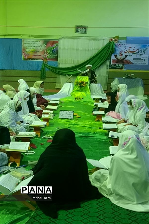 محفل انس با قرآن روزه اولی‌ها در دبستان‌های بهبهان