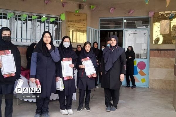 تقدیر از فعالین و برگزیدگان قرآنی در مدارس رودهن