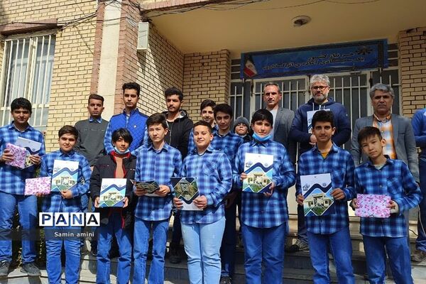 تقدیر از فعالین و برگزیدگان قرآنی در مدارس رودهن