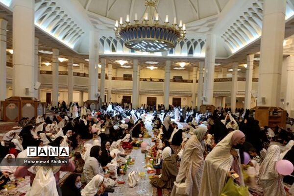 دورهمی بزرگ مادر و دختری در حرم مطهر شاهچراغ(ع)