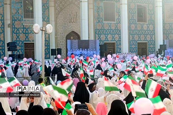 دورهمی بزرگ مادر و دختری در حرم مطهر شاهچراغ(ع)