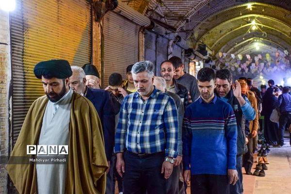 برپایی سفره افطاری ساده در بازار اراک