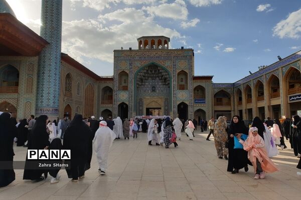 جشن روزه اولی ها با حضور بیش از چهار هزار دختر شیرازی در حرم مطهر حضرت شاهچراغ‌(ع)
