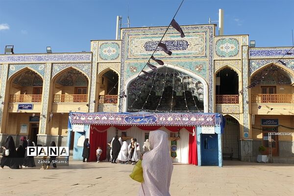 جشن روزه اولی ها با حضور بیش از چهار هزار دختر شیرازی در حرم مطهر حضرت شاهچراغ‌(ع)
