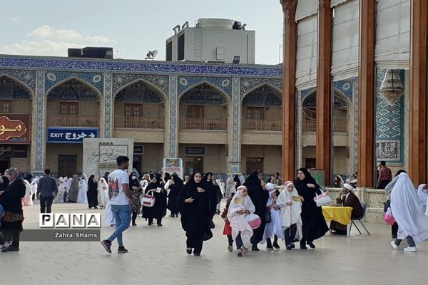 جشن روزه اولی ها با حضور بیش از چهار هزار دختر شیرازی در حرم مطهر حضرت شاهچراغ‌(ع)