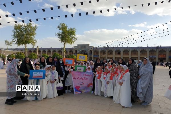 جشن روزه اولی ها با حضور بیش از چهار هزار دختر شیرازی در حرم مطهر حضرت شاهچراغ‌(ع)