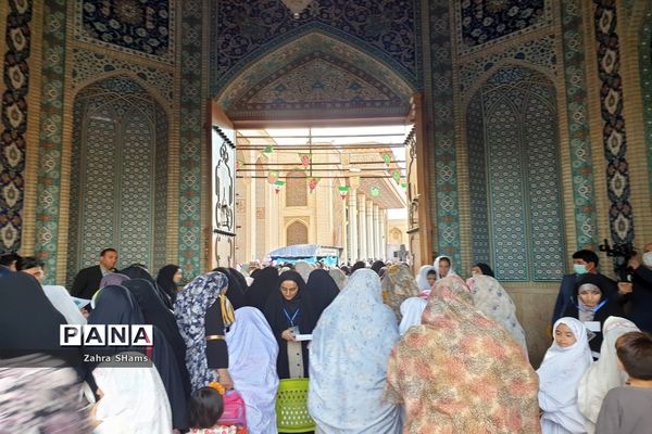 جشن روزه اولی ها با حضور بیش از چهار هزار دختر شیرازی در حرم مطهر حضرت شاهچراغ‌(ع)