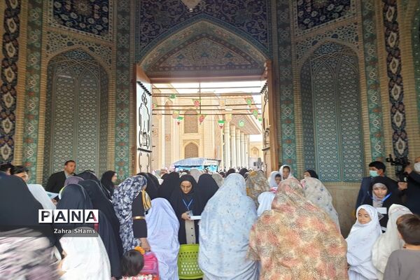 جشن روزه اولی ها با حضور بیش از چهار هزار دختر شیرازی در حرم مطهر حضرت شاهچراغ‌(ع)