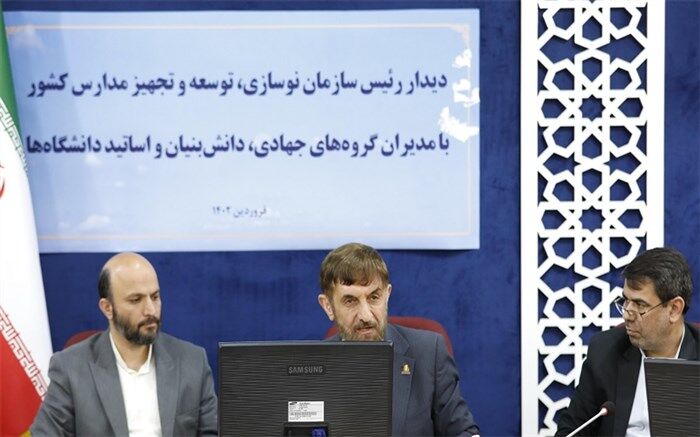 فعالیت در خدمت‌رسانی به محرومان و تلاش برای مدرسه‌سازی کودکان، ارزشمند و عبادت‌گونه است