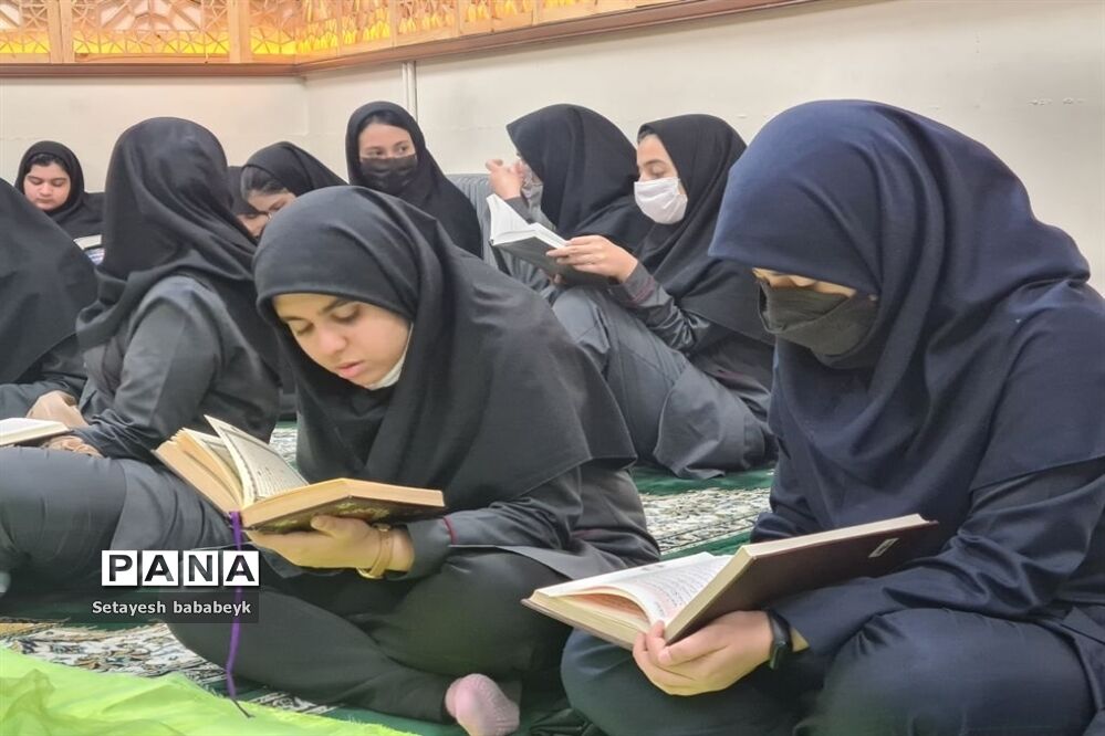 ضیافت افطاری در دبیرستان دخترانه فرهنگ ۱۳
