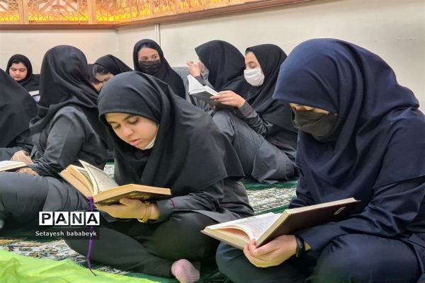 ضیافت افطاری در دبیرستان دخترانه فرهنگ ۱۳