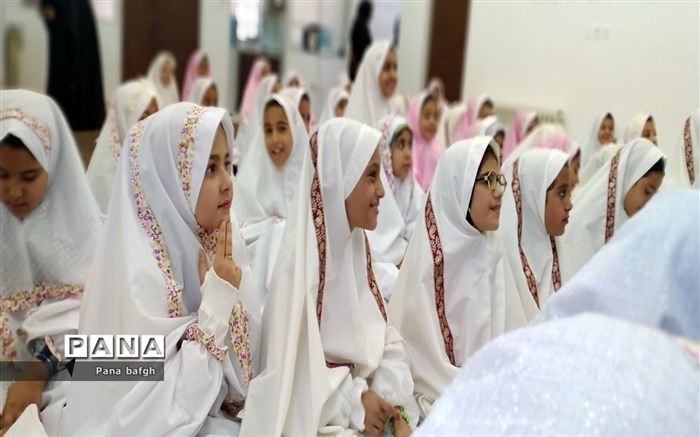 جشن روزه‌‌اولی‌‌های دبستان دخترانه مهرعظام در مسجد عابدینیه سمنان/ فیلم