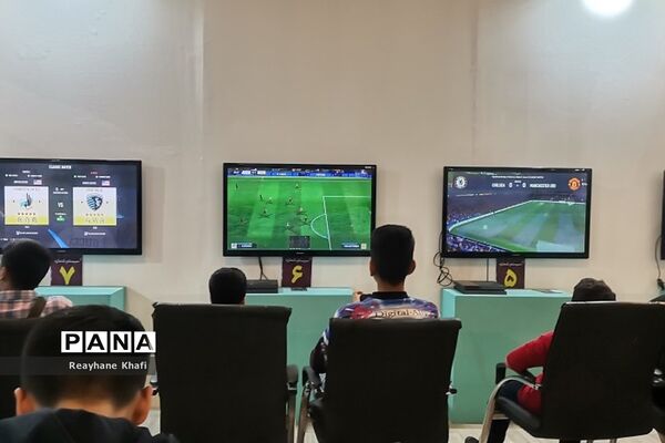 حال و هوای متفاوت غرفه دهه هشتادی‌ها در سی‌امین نمایشگاه بین‌المللی قرآن‌کریم