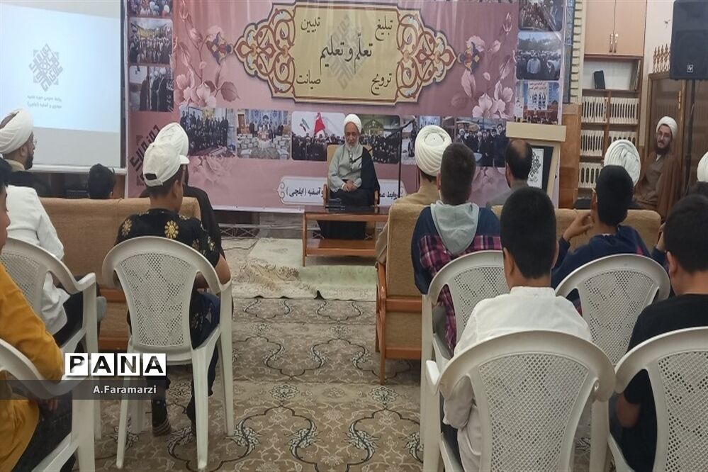 تجلیل از راه یافتگان مسابقات  دانش‌آموزی قرآنی به مرحله استانی