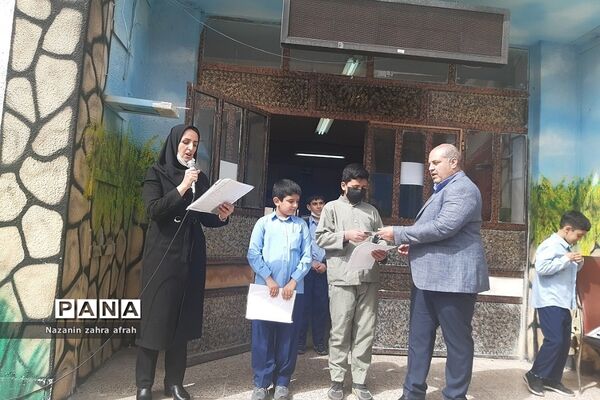 تقدیر از دانش‌آموزان برتر قرآنی در دبستان ارشاد رودهن در ماه مبارک رمضان