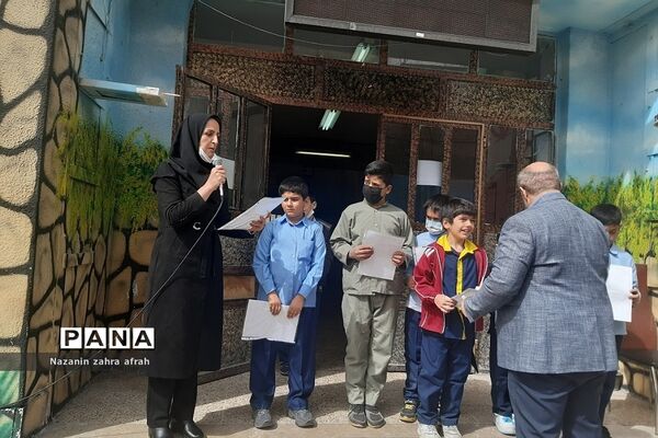 تقدیر از دانش‌آموزان برتر قرآنی در دبستان ارشاد رودهن در ماه مبارک رمضان