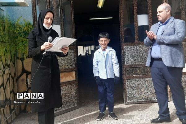 تقدیر از دانش‌آموزان برتر قرآنی در دبستان ارشاد رودهن در ماه مبارک رمضان