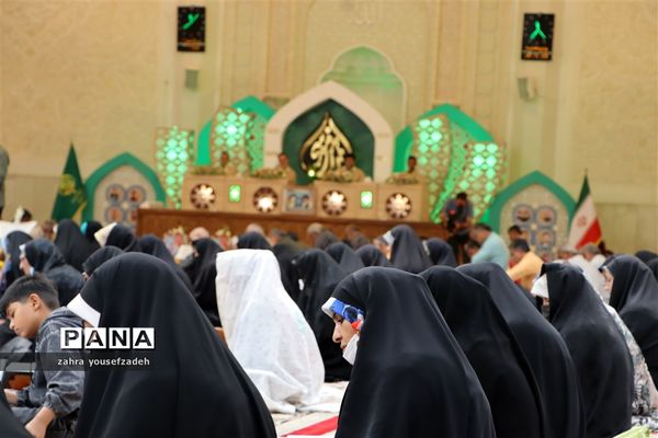 ترتیل خوانی قرآن کریم در ماه مبارک رمضان در حرم مطهر شاهچراغ (ع)