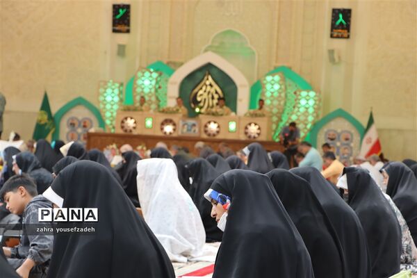 ترتیل خوانی قرآن کریم در ماه مبارک رمضان در حرم مطهر شاهچراغ (ع)
