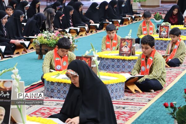 ترتیل خوانی قرآن کریم در ماه مبارک رمضان در حرم مطهر شاهچراغ (ع)