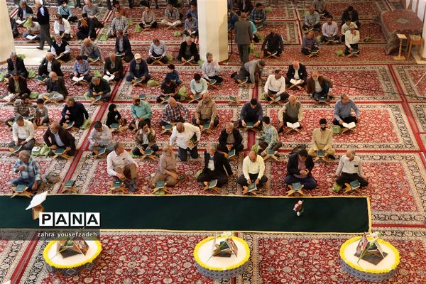 ترتیل خوانی قرآن کریم در ماه مبارک رمضان در حرم مطهر شاهچراغ (ع)