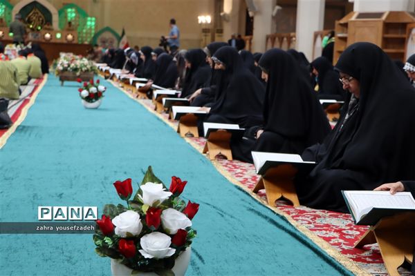 ترتیل خوانی قرآن کریم در ماه مبارک رمضان در حرم مطهر شاهچراغ (ع)