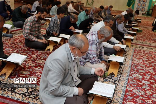 ترتیل خوانی قرآن کریم در ماه مبارک رمضان در حرم مطهر شاهچراغ (ع)