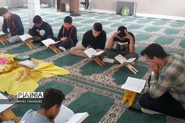 محفل انس با قرآن در دبستان شریف فشافویه