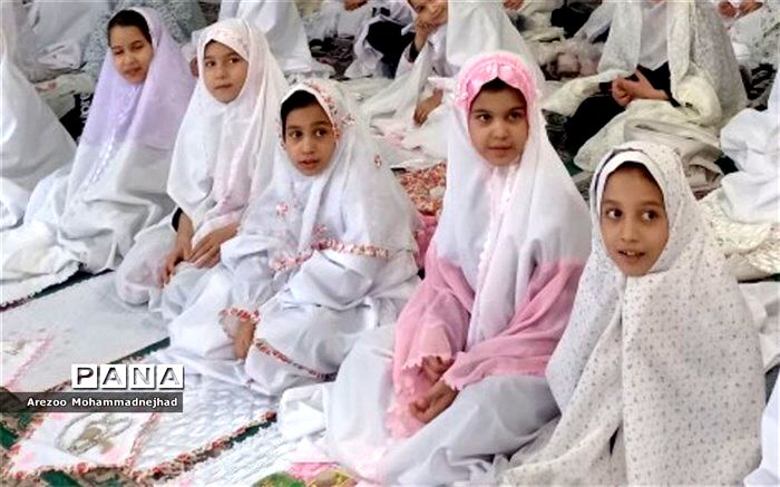 خواندن سرود روزه اولی‌ها توسط دانش‌آموزان مدرسه مطهره قرچک/فیلم