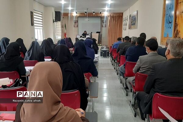 برگزاری جلسه هم‌اندیشی و کارگاهی سلامت اداری ویژه  مدیران مدارس در رودهن