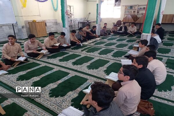 محفل انس با قرآن در مدرسه فرهنگ پسرانه کاشمر