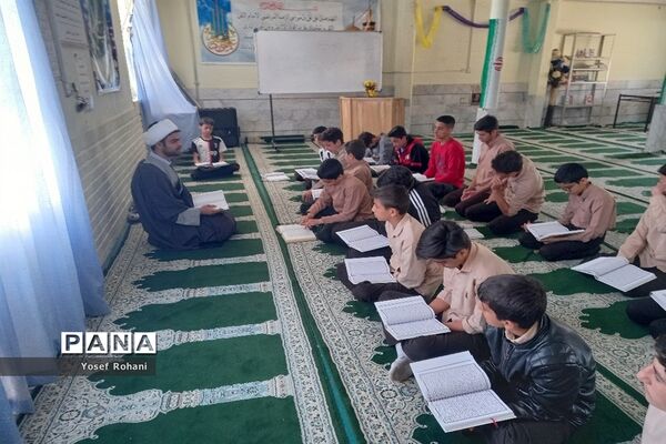 محفل انس با قرآن در مدرسه فرهنگ پسرانه کاشمر