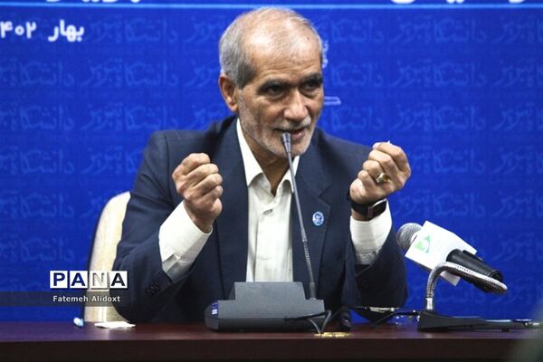 نشست خبری رئیس دانشگاه تبریز
