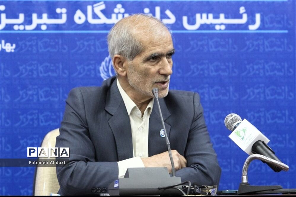 نشست خبری رئیس دانشگاه تبریز