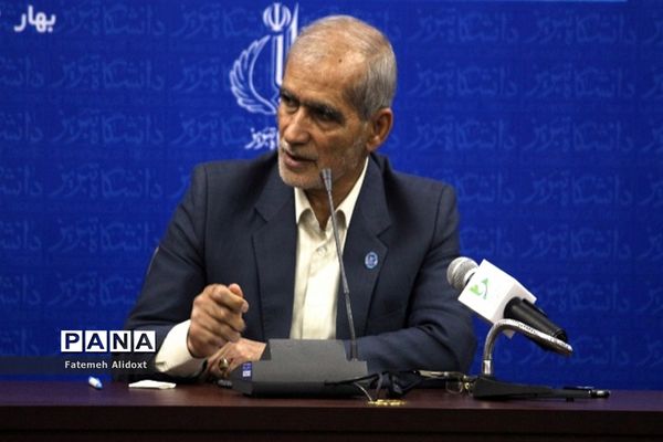 نشست خبری رئیس دانشگاه تبریز