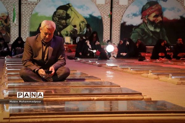 احیای شب اول قدر در گلزار شهدای تبریز