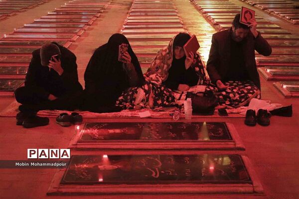 احیای شب اول قدر در گلزار شهدای تبریز