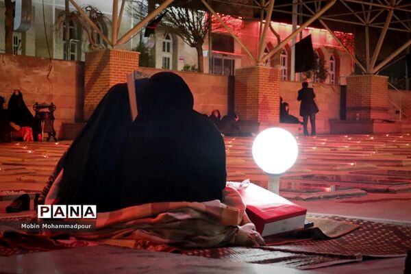 احیای شب اول قدر در گلزار شهدای تبریز