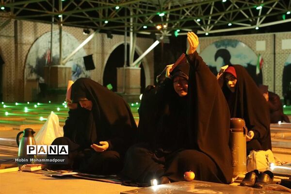 احیای شب اول قدر در گلزار شهدای تبریز