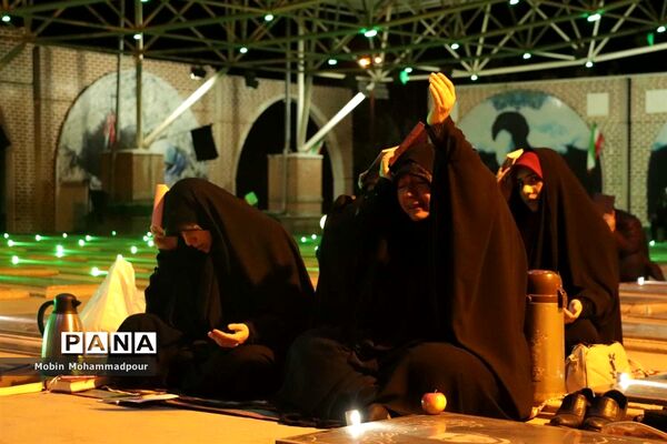 احیای شب اول قدر در گلزار شهدای تبریز