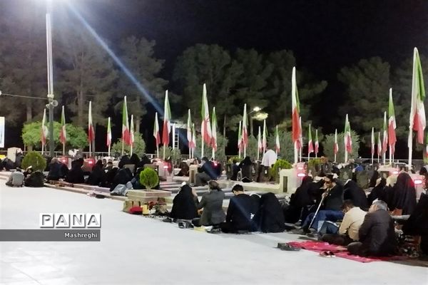 گلزار شهدای کاشان میزبان میهمانان ضیافت الهی در شب قدر