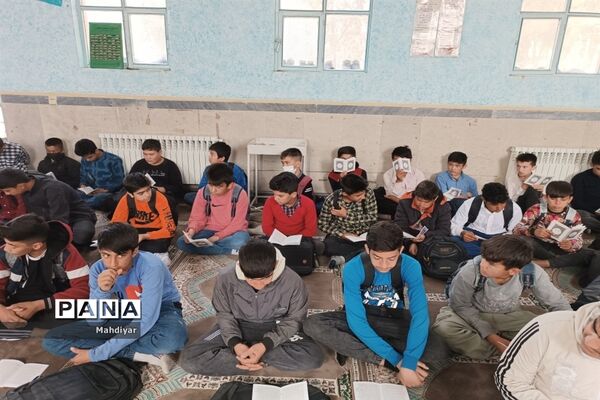 برپایی محفل انس با قرآن در دبیرستان شهید علی تات شهر جوادآباد
