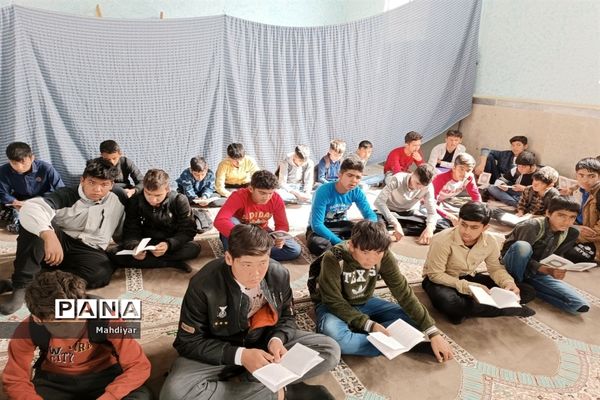 برپایی محفل انس با قرآن در دبیرستان شهید علی تات شهر جوادآباد