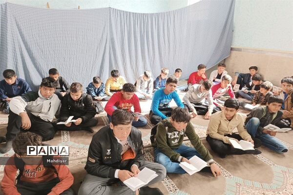 برپایی محفل انس با قرآن در دبیرستان شهید علی تات شهر جوادآباد