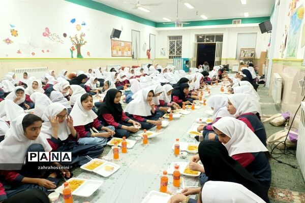 ضیافت افطاری در دبستان شهید نجاتی ابرکوه